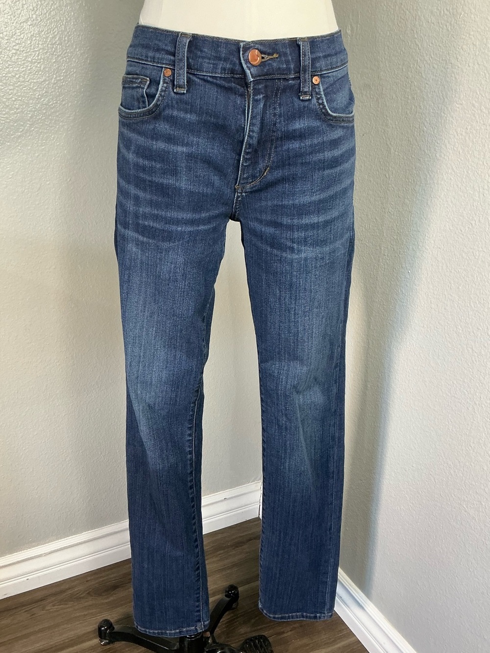 Joe’s Jeans Size 29 Mid Rise Straight Leg Stretch Jeans Medium Wash